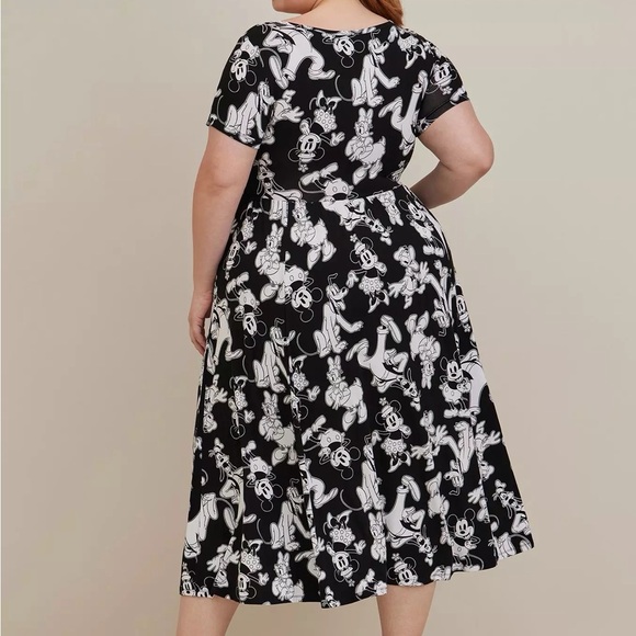 NWT Disney by Torrid Mickey and Friends Midi Dress - Torrid Size 4 (26, 4X) - Picture 4 of 15
